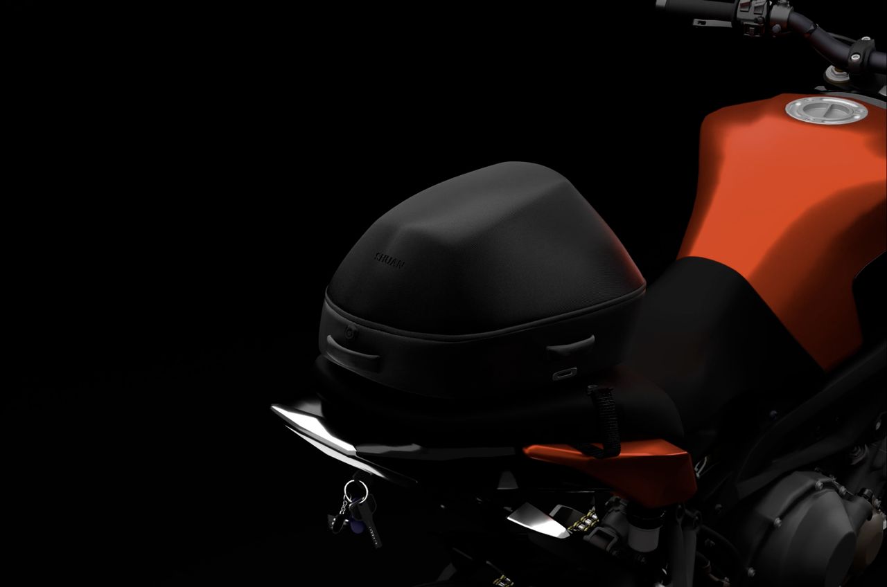 SHUAN helmet case locked to the tail of a naked motorbike